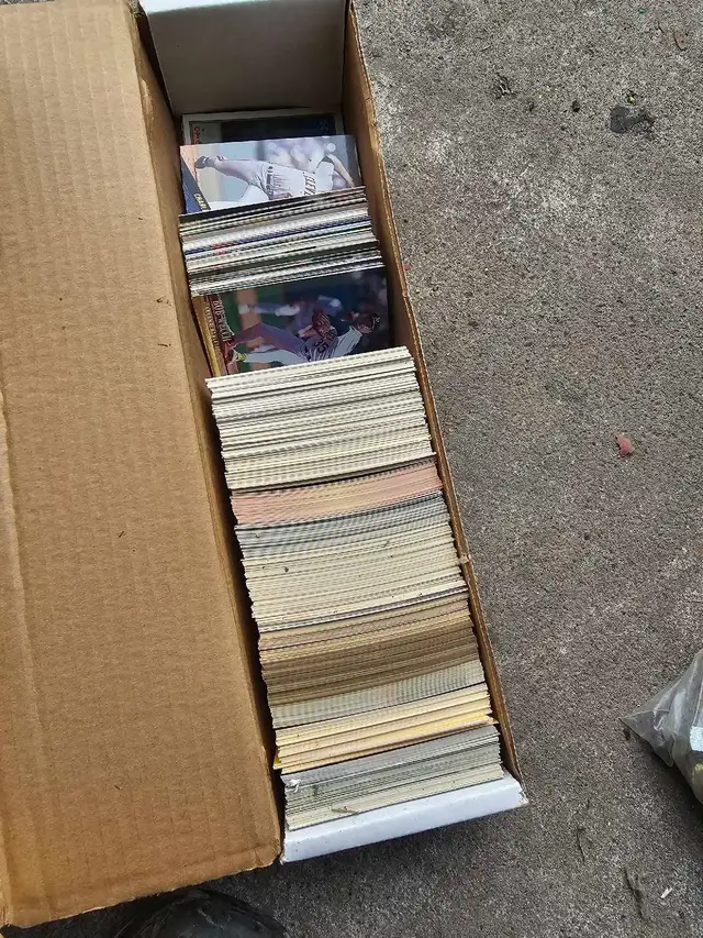 1000 Assorted Baseball Trading Cards 1980s-90s