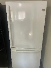 Réfrigérateur blanc 30'' congélateur en bas GE Profile