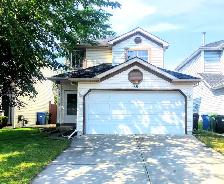 Bright, 3 bedroom, 3 bathroom house in McKenzie Lake