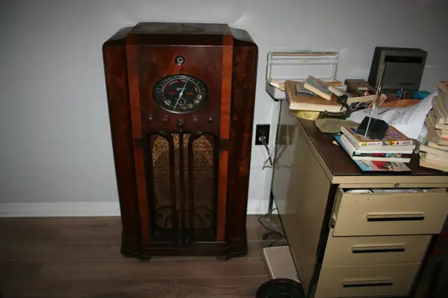 Radio ancien Marconi model 82 propre complet(Livraison possible)