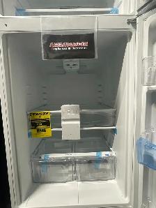 NEW 30" Frigidaire Top Freezer Fridge (20 Cu. Ft) - Photo 4