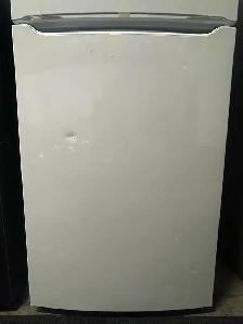 NEW 30" Frigidaire Top Freezer Fridge (20 Cu. Ft) - Photo 7