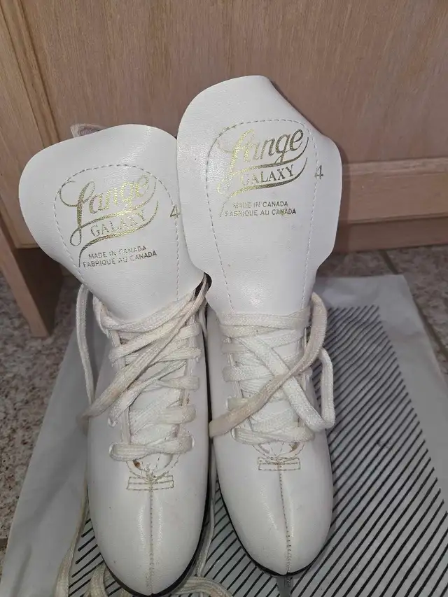 girl's ice skates