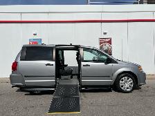 2017 Dodge Grand Caravan WHEELCHAIR ACCESSIBLE VAN-MIDDLE SEAT