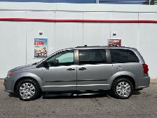 2017 Dodge Grand Caravan WHEELCHAIR ACCESSIBLE VAN-MIDDLE SEAT - Photo 8