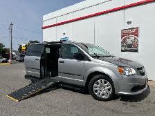 2017 Dodge Grand Caravan WHEELCHAIR ACCESSIBLE VAN-MIDDLE SEAT - Photo 12