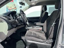 2017 Dodge Grand Caravan WHEELCHAIR ACCESSIBLE VAN-MIDDLE SEAT - Photo 14