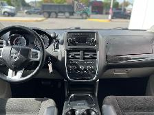 2017 Dodge Grand Caravan WHEELCHAIR ACCESSIBLE VAN-MIDDLE SEAT - Photo 16
