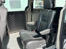 2017 Dodge Grand Caravan WHEELCHAIR ACCESSIBLE VAN-MIDDLE SEAT - Photo 17