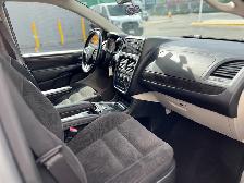 2017 Dodge Grand Caravan WHEELCHAIR ACCESSIBLE VAN-MIDDLE SEAT - Photo 20