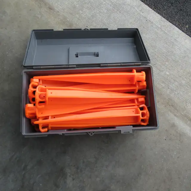 TARP AND TENT PEGS