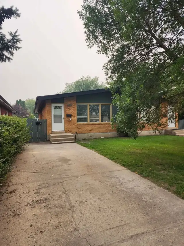 THREE BEDROOM EASTSIDE MAIN FLOOR HOUSE