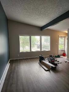 THREE BEDROOM EASTSIDE MAIN FLOOR HOUSE - Photo 7