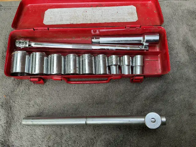 HUSKY 1/2 inch Drive Socket Set !