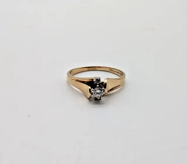 (B6196) Ring Yellow Gold 14k With Diamonds 3.2 Grams Size 8.75