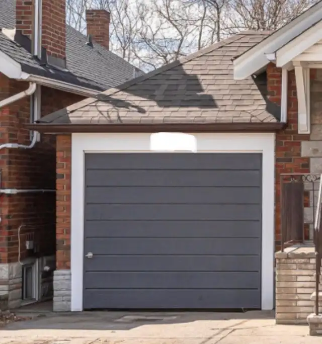 GARAGE FOR RENT – COXWELL & MORTIMER