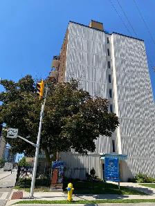 1 BD APT with Balcony - Heat and Water Included! - Photo 5