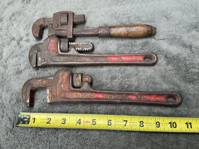 Set of 3 Vintage Pipe Wrenches !