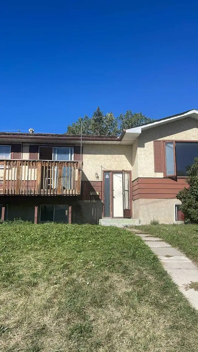 Cozy 3 Bedroom Main Floor House