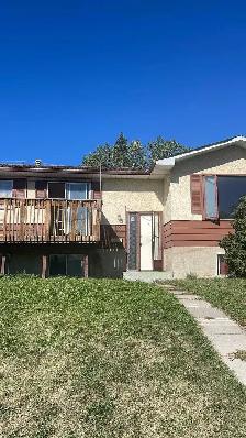 Cozy 3 Bedroom Main Floor House