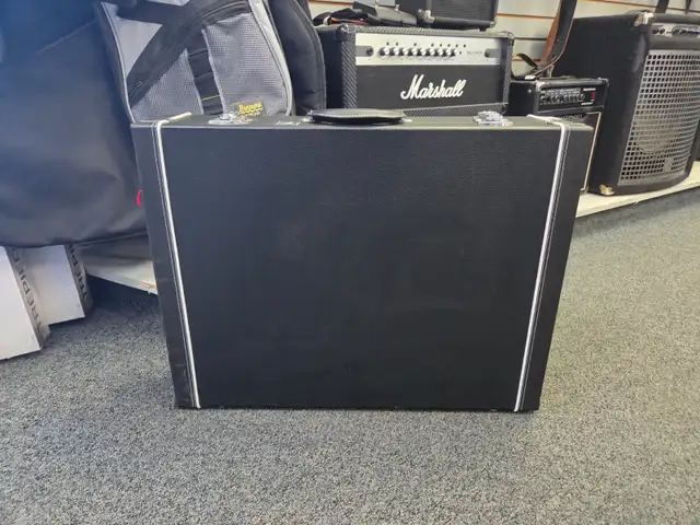 Yorkville 3-Guitar Travel Case Stand @ Cashopolis!!