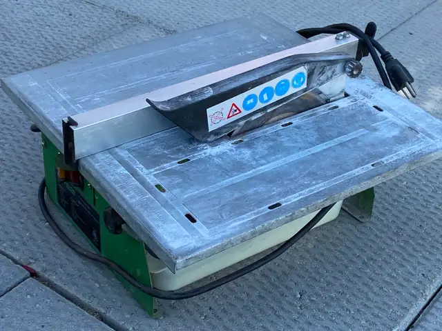 Superior Power Tools 7" Wet Tile Saw