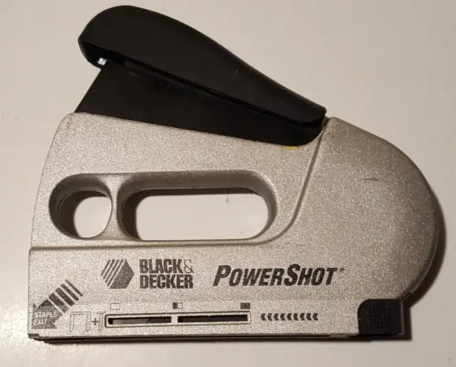 Stapler / Agrafeuse Black & Decker PowerShot.