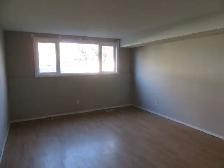 IMMEDIATE 3 BEDROOM AVAILABLE - Photo 2
