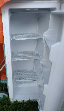Danby Upright Freezer - Photo 4