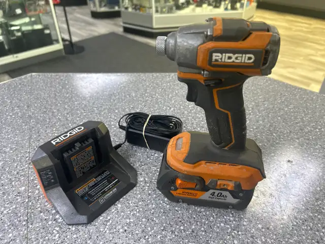 Ridgid R8723 18V Subcompact Impact Kit With 4AH And Charger