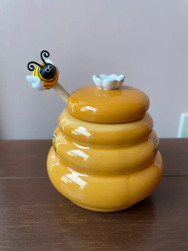 Ceramic Honey Jar, with Lid, and Wooden Dipper