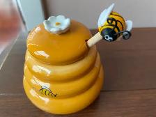 Ceramic Honey Jar, with Lid, and Wooden Dipper - Photo 3