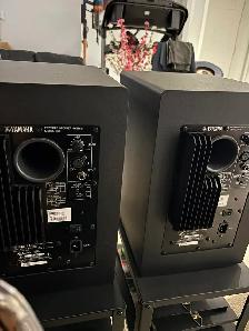 Yamaha studio monitors power speakers like new $850