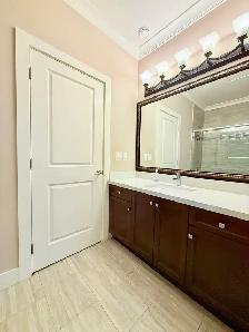 Private Room with Private washroom - Photo 4