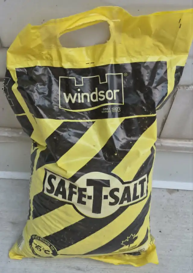 WINDSOR SAFE-T- ROCK SALT ICE MELT – 10 KG / 22 LB – NEW – $5