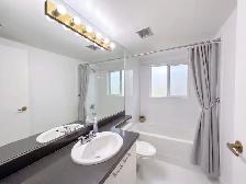 5 Mins to UCW! Move in Ready Fully Furnished Private Room - Photo 3