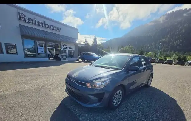 2022 Kia Rio 5-Door LX