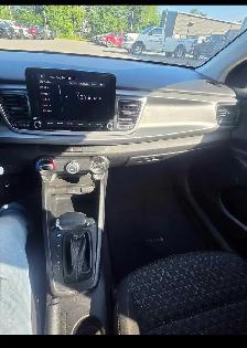 2022 Kia Rio 5-Door LX - Photo 7