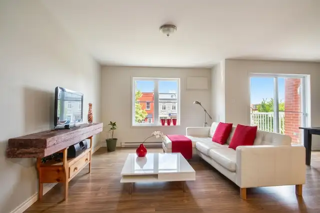Brossard Renovated Condo 4 1/2  balcony