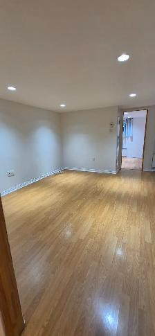 4 ½ à louer, spacieux et lumineux, sous-sol triplex tranquille - Photo 3