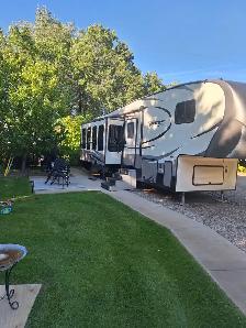 Beautiful Triple Slide 5th Wheel - Photo 2