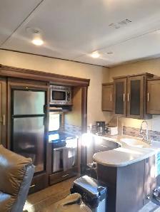 Beautiful Triple Slide 5th Wheel - Photo 9