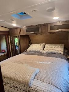 Beautiful Triple Slide 5th Wheel - Photo 10