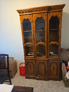 China Cabinet - Photo 2