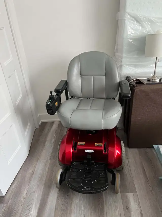 Fauteuil roulant électrique, pour te déplacer sans efforts!
