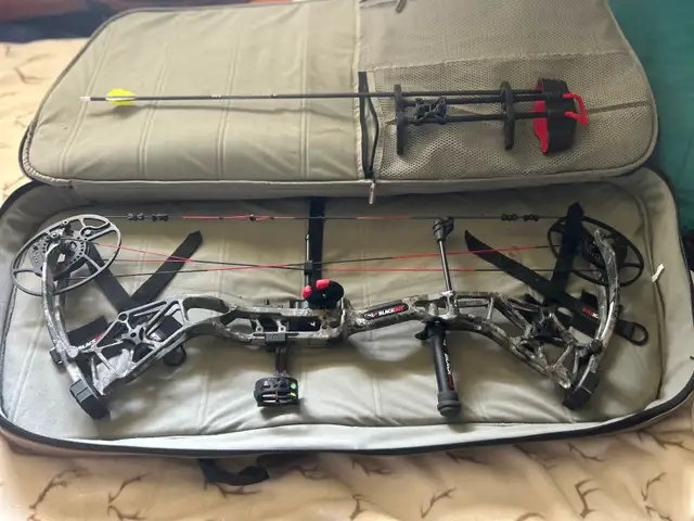 RH 55-70lbs BlackOut Compound Bow Package
