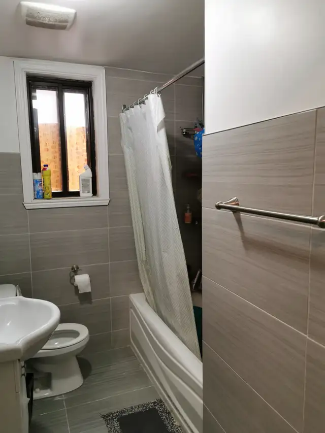 Renovated Bathroom large 3 ½ w/one bedroom in CDN. Oct/Nov