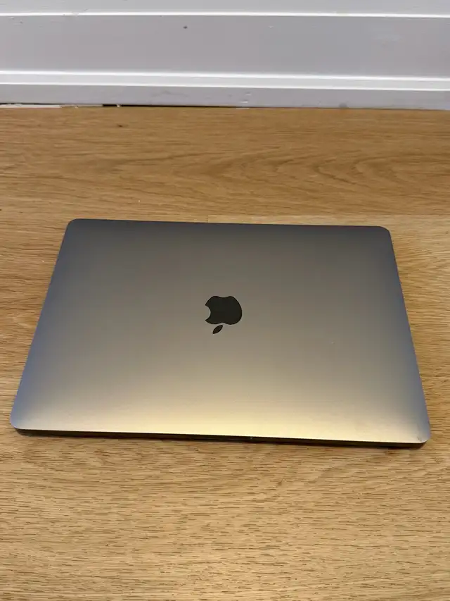 MacBook Pro 2020 M1 13" 256 GB Touch Bar