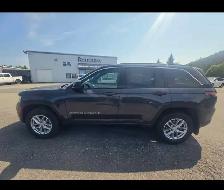 2026 Jeep Grand Cherokee Laredo - Photo 2