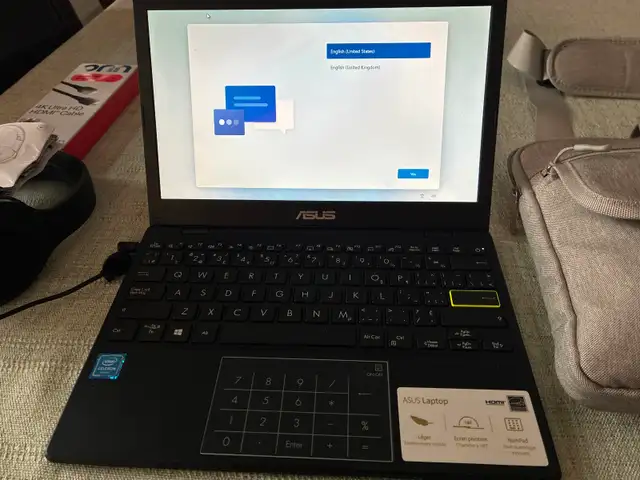Asus laptop 14 inch, Great condition! , headphones and carry ba